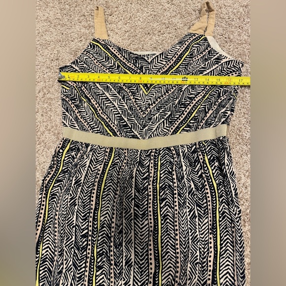 LOFT Soft Cream, Navy and Tan Subtle Abstract Patterned Mini Dress Sz 12P - Picture 5 of 7